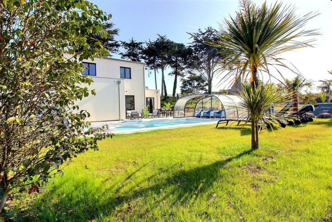 Jardin, piscine et maison Ty Bihan Baradoz