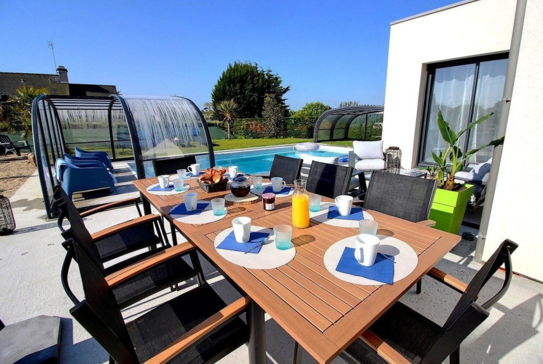 Terrasse et piscine de Ty Bihan Baradoz